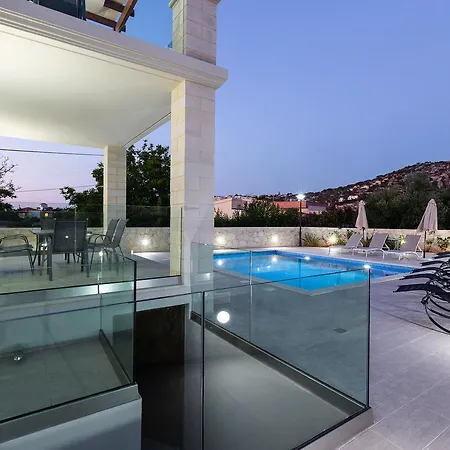 Eudora Luxury Stone Villa *